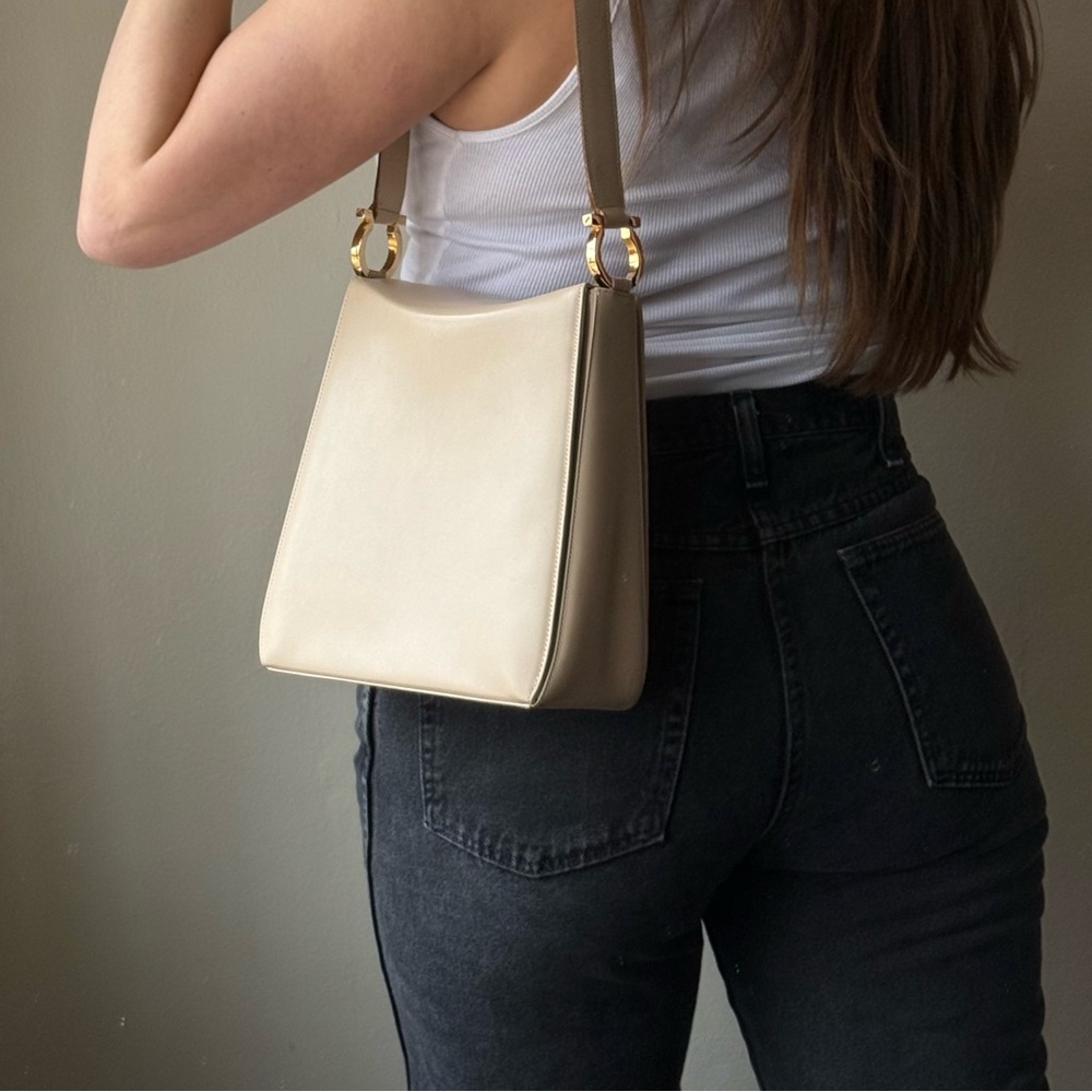 Salvatore Ferragamo bag - Picture 3 of 11